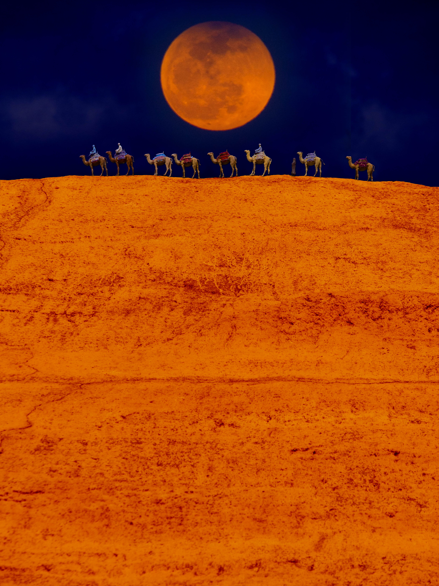 Большая оранжевая луна. Оранжевая Луна. Огромная оранжевая Луна. Луна оранжевого цвета. Светло оранжевая Луна.