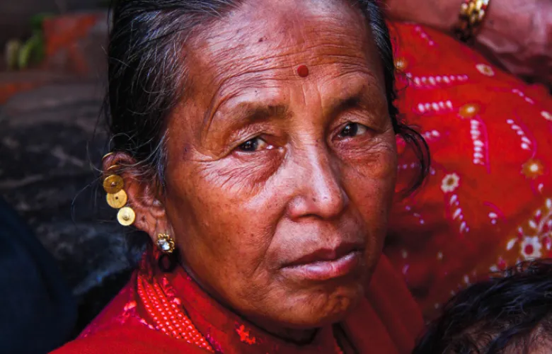 © Hugo Berman, Woman with Red Shawl, Kathmandu, Nepal, 2015