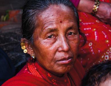 © Hugo Berman, Woman with Red Shawl, Kathmandu, Nepal, 2015