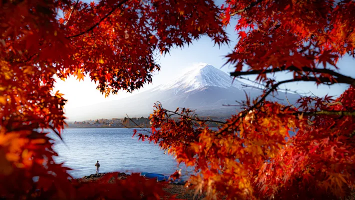Autumn's frame around MountFuji