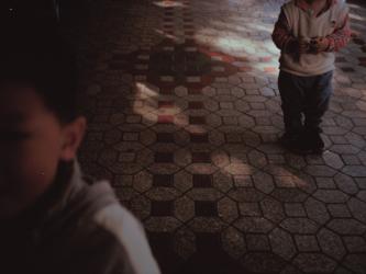 The game of unfamiliar children